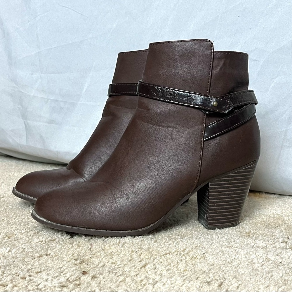 Lightly Used “Cushion Walk” Modern Chocolate Booties with High Heels